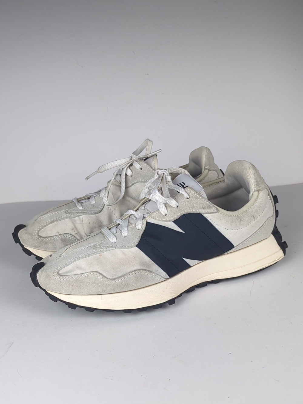 NEW BALANCE 327 Men's 9 Sneakers Black & White